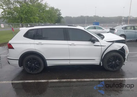 2022 Volkswagen Tiguan 2.0T Se R-Line Black z USA, uszkodzony, nr VIN 3VV8B7AX6NM027050